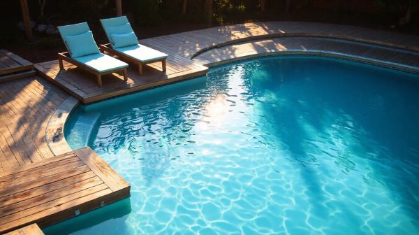 Top 5 piscines coque plat pour des activités aquatiques par Neptune